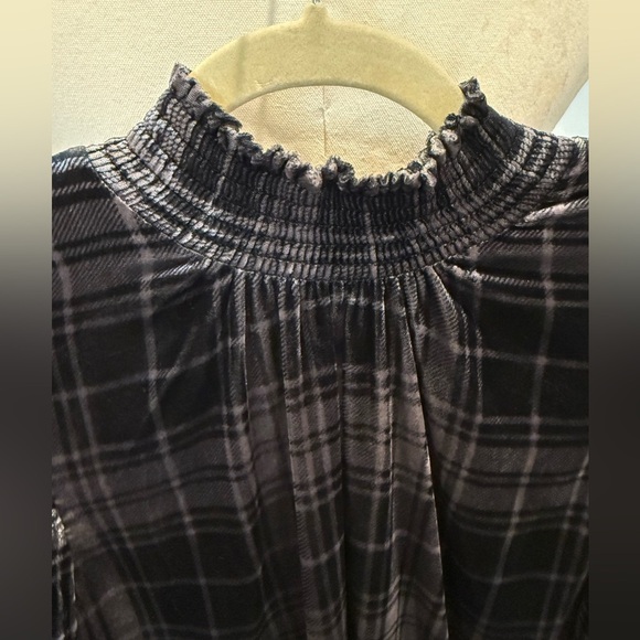 EUC Evereve Black Plaid Velvet Smocked Blouse Women- Small - Picture 6 of 11